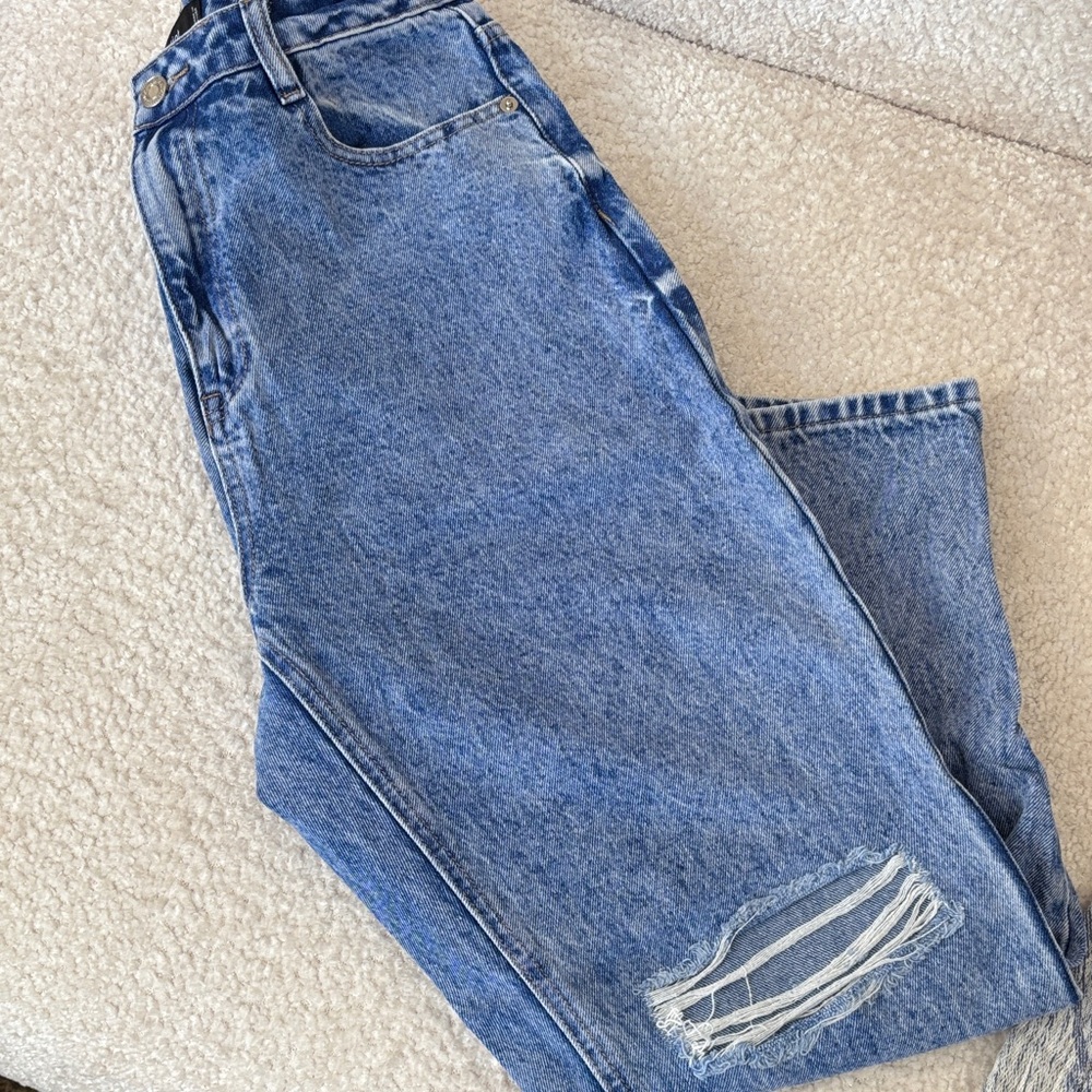 Missguided Blue High Rise Mom Jeans - Picture 4 of 6